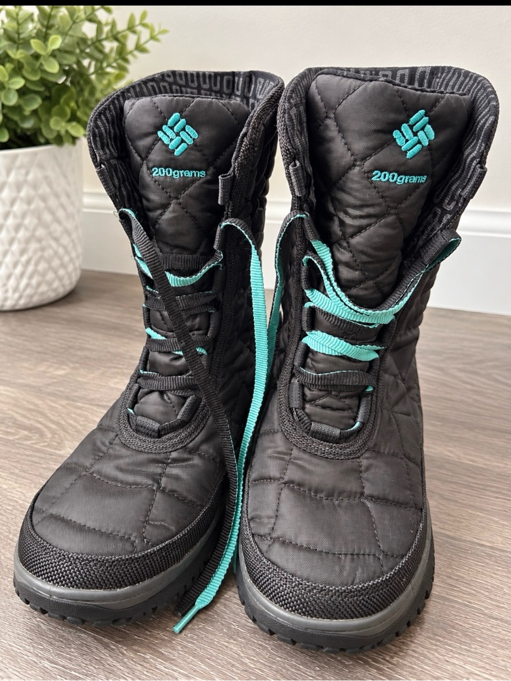Columbia Women's Black 200grams quilted waterproof thermal winter boots size 7